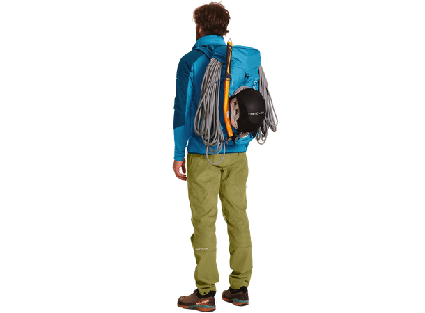 Trad 28 Cengia Rossa 